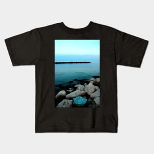 Transparent Adriatic sea with white black and blue stones Kids T-Shirt